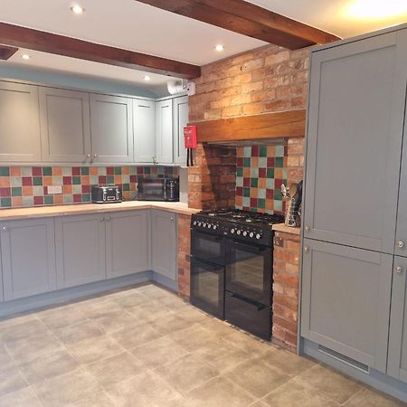 Hereford - Falcon House - Spacious 5 Bedroom House With Games Room - Sleeps 14 Guests - Great Property For Family & Friends Gathering Together - Hosted By Rentmyhouse Exteriér fotografie